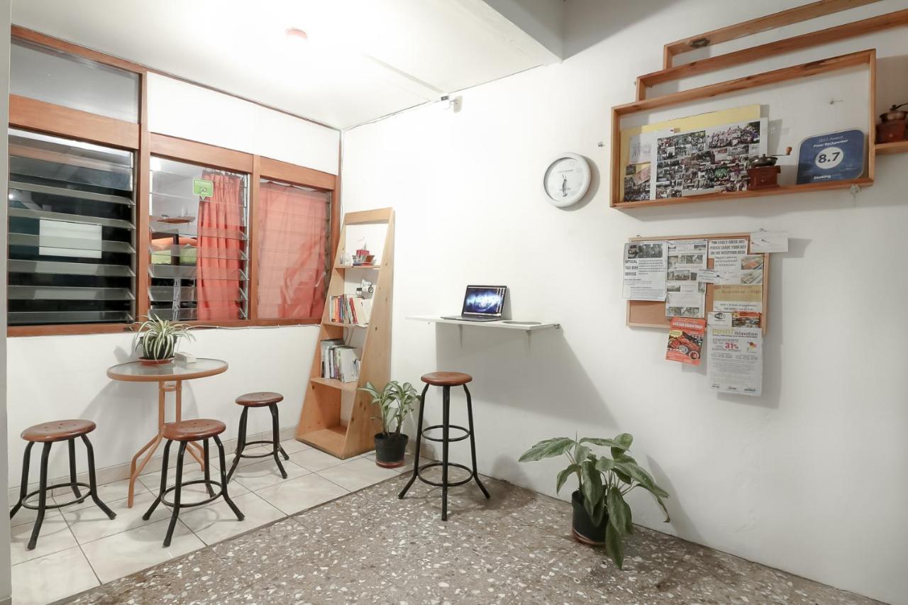 Pinisi Backpacker Hostel Bandung Buitenkant foto