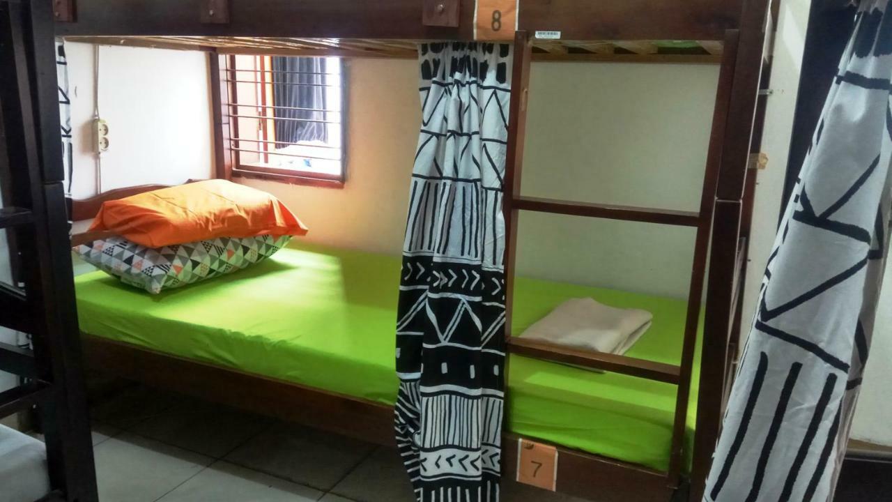 Pinisi Backpacker Hostel Bandung Buitenkant foto