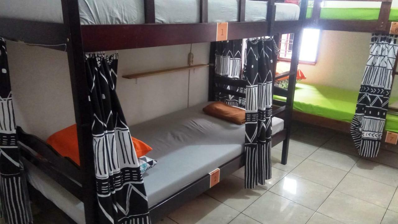 Pinisi Backpacker Hostel Bandung Buitenkant foto